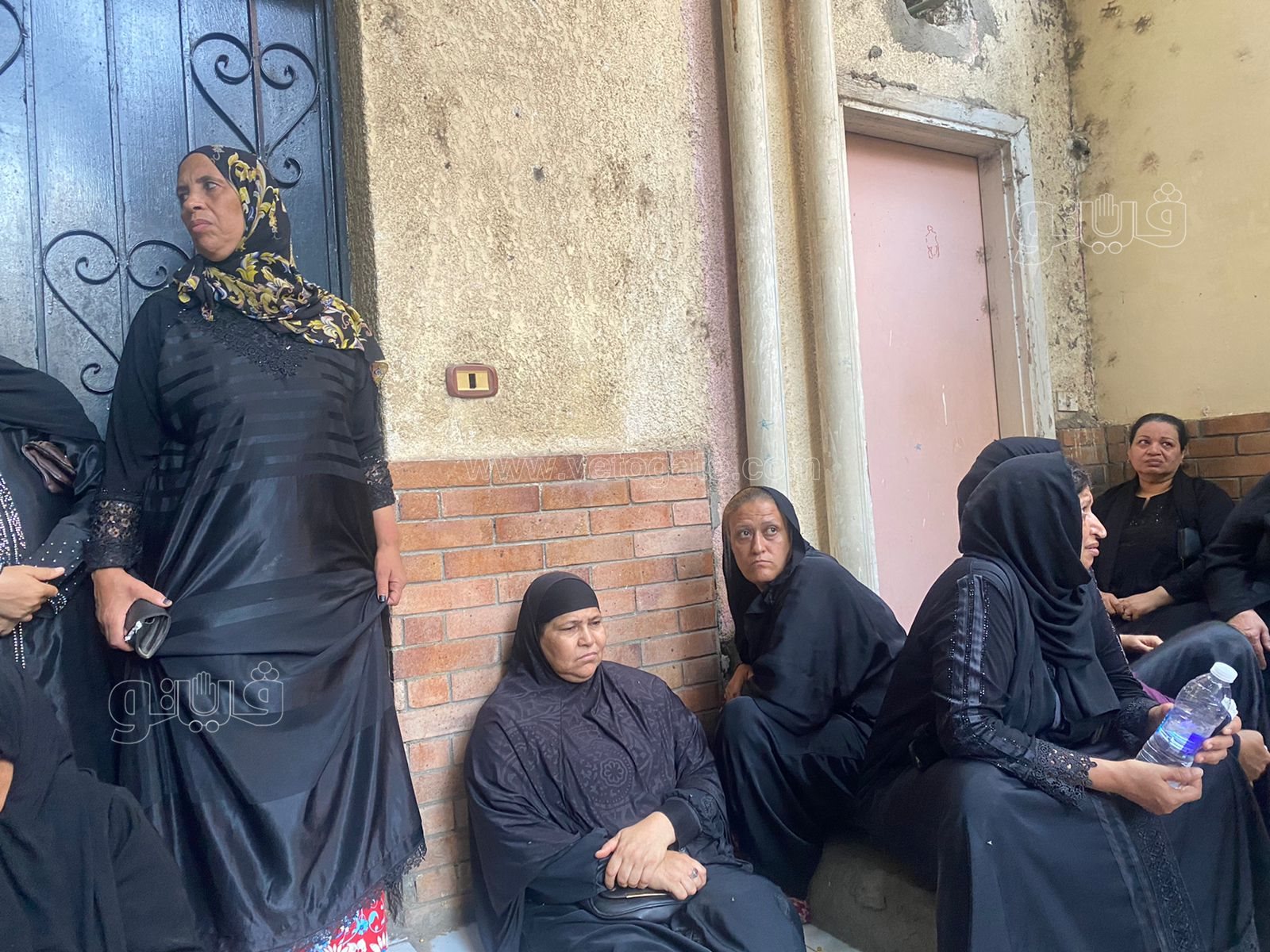 من داخل المشرحة.. صراخ اقارب ضحايا كنيسة ابو سيفين (7)