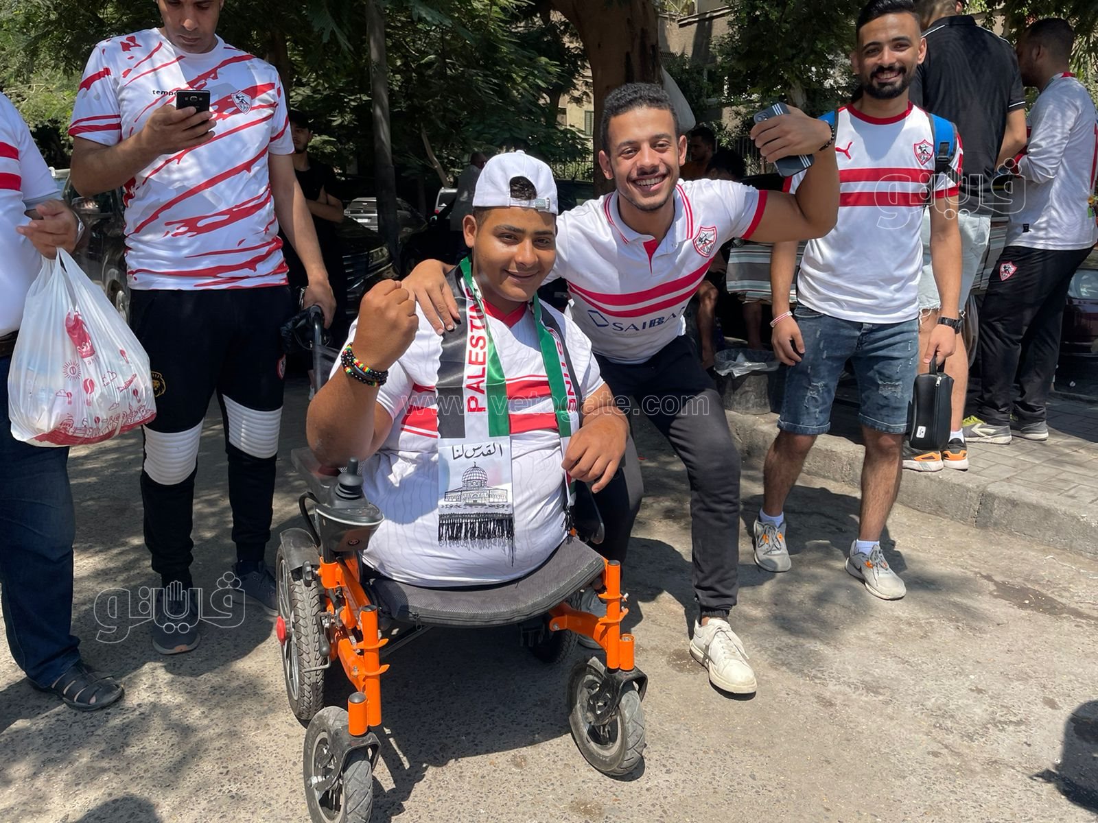 يوسف مشجع زملكاوي من ذوي الهمم مبسوط بعضوية الزمالك وهنكسب فاركو 4-0 (11)