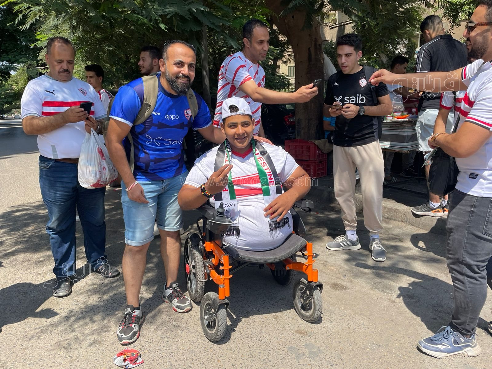 يوسف مشجع زملكاوي من ذوي الهمم مبسوط بعضوية الزمالك وهنكسب فاركو 4-0 (13)