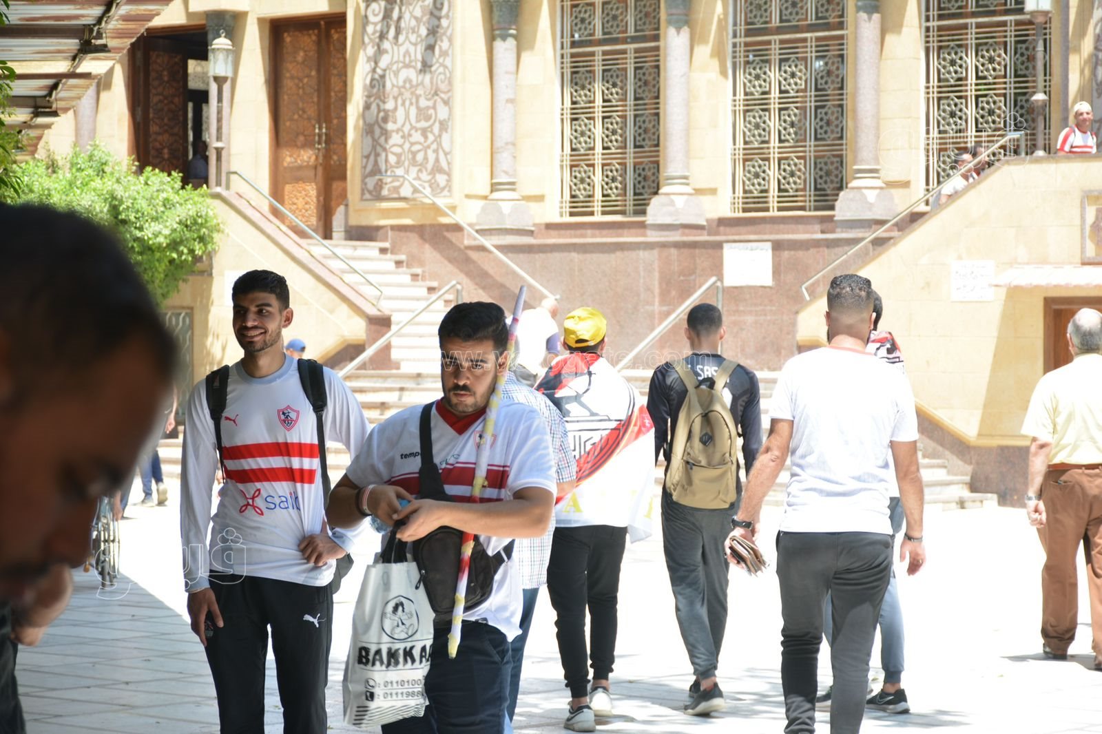 مشجعين الفارس الأبيض قبل التحرك للاسكندرية سايبين شغلنا وبيوتنا علشان الزمالك (2)