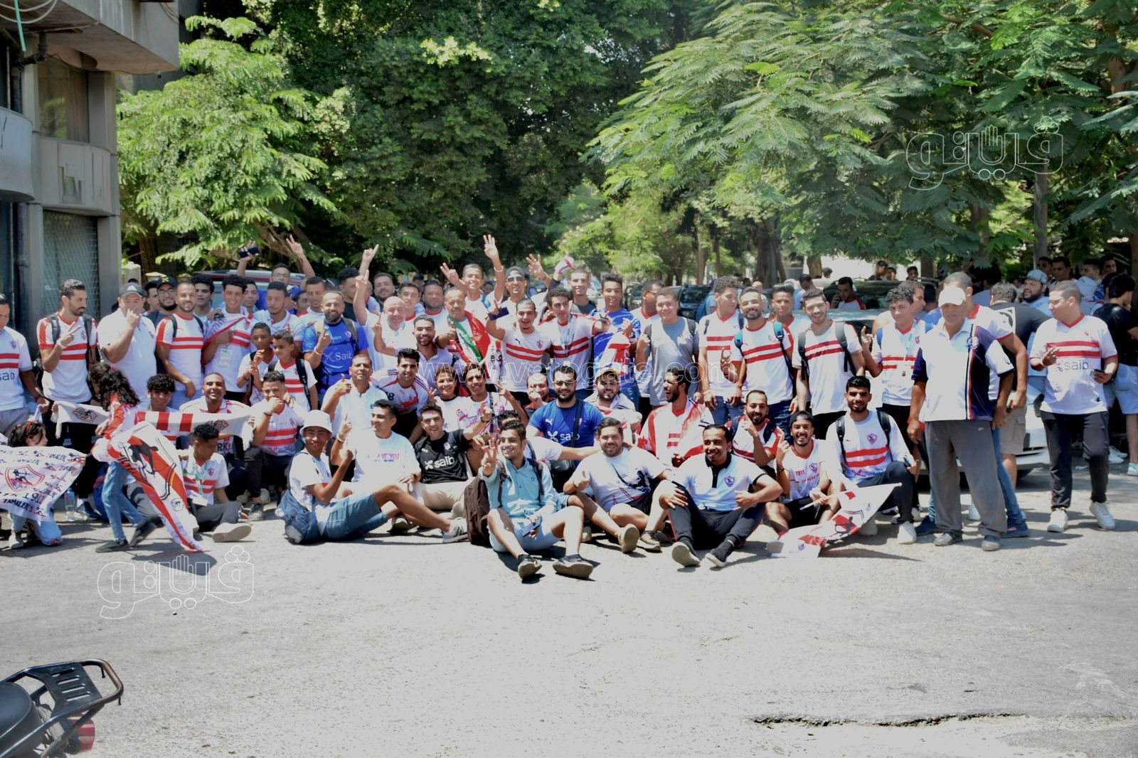 مشجعين الفارس الأبيض قبل التحرك للاسكندرية سايبين شغلنا وبيوتنا علشان الزمالك (8)