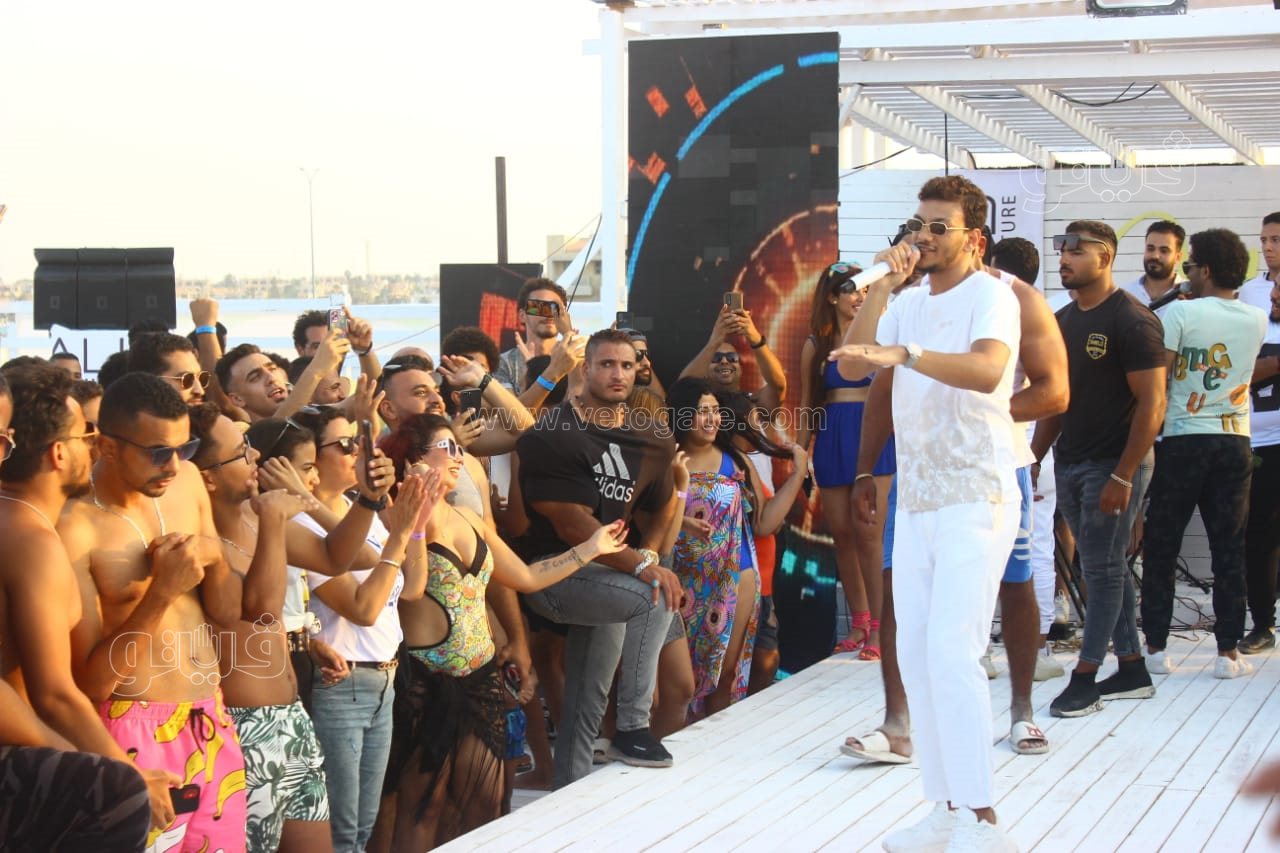 حودة بندق ولورديانا يشعلان حفل وايت بيتش بمارينا (16)