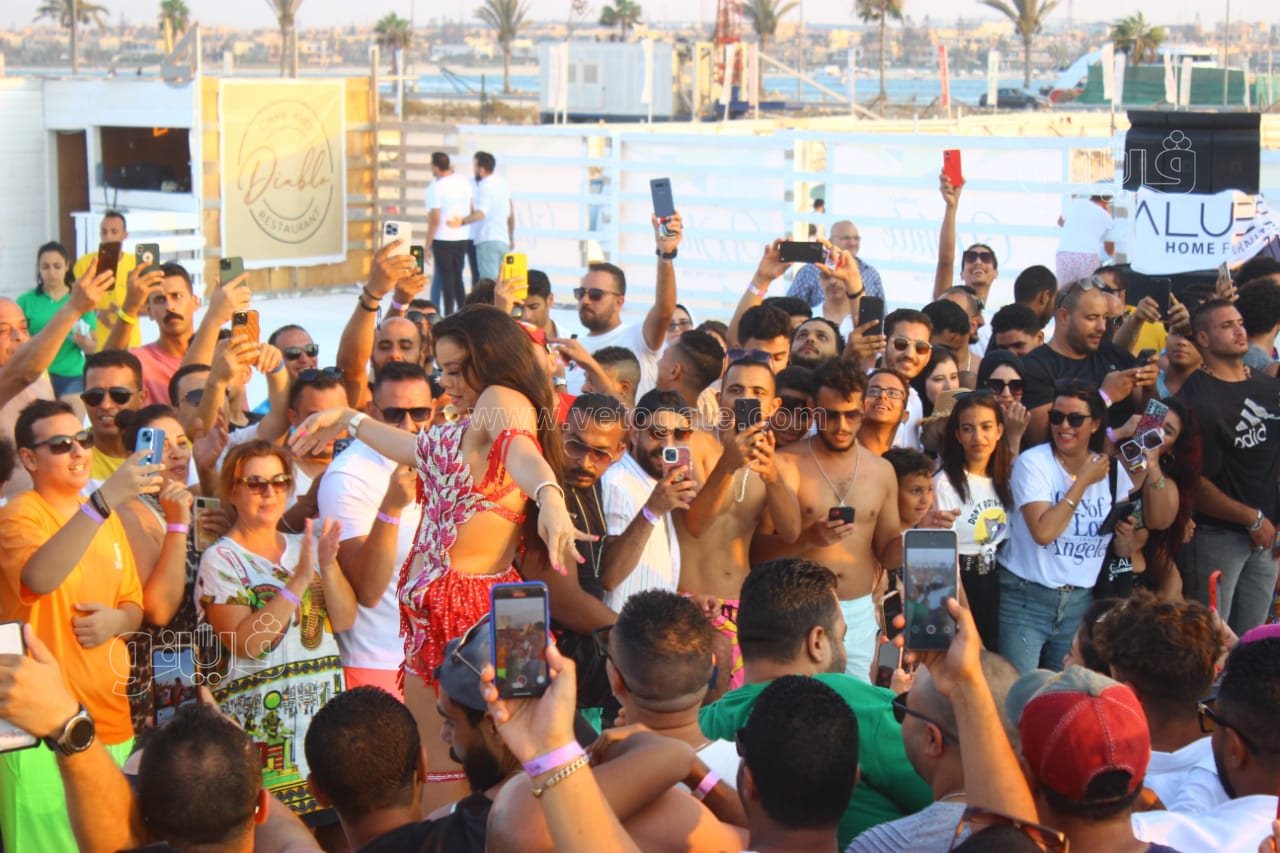 حودة بندق ولورديانا يشعلان حفل وايت بيتش بمارينا (19)