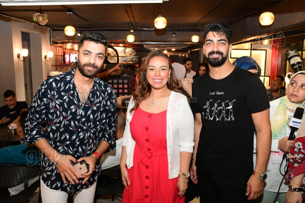 افتتاح كافيه دومينو لرنا سماحة وسامر ابو طالب بحضور نجوم الفن (21)