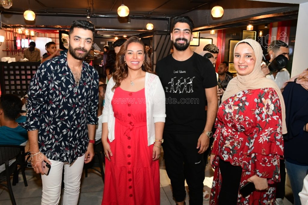 افتتاح كافيه دومينو لرنا سماحة وسامر ابو طالب بحضور نجوم الفن (22)