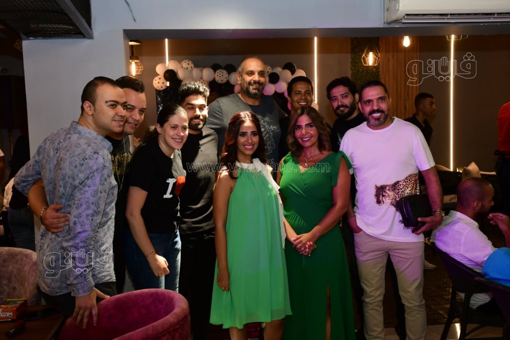 افتتاح كافيه دومينو لرنا سماحة وسامر ابو طالب بحضور نجوم الفن (24)