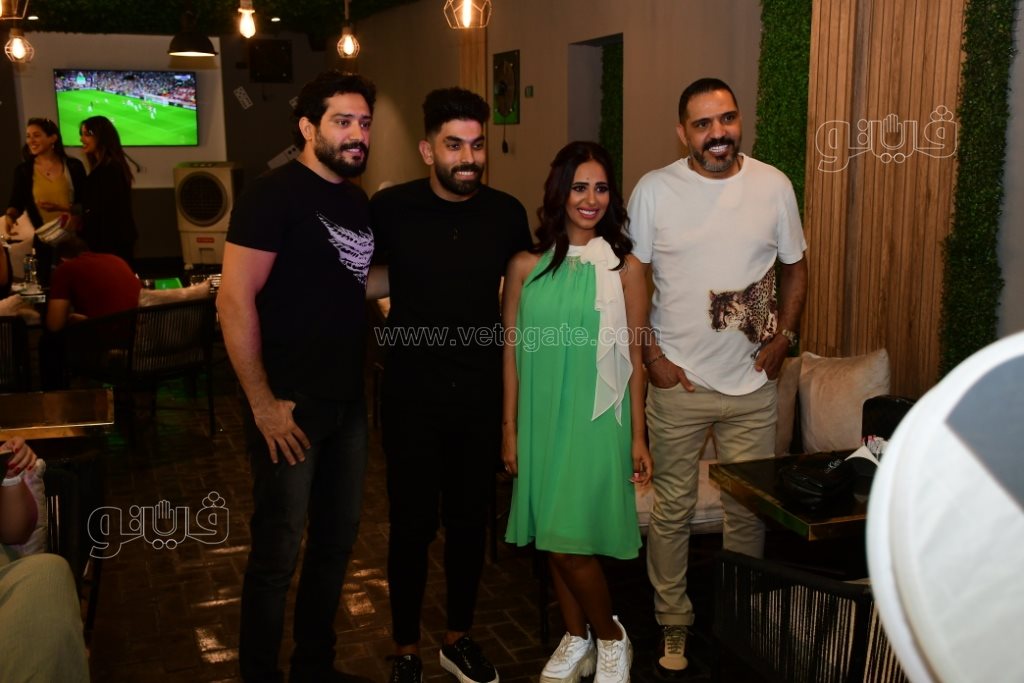 افتتاح كافيه دومينو لرنا سماحة وسامر ابو طالب بحضور نجوم الفن (25)