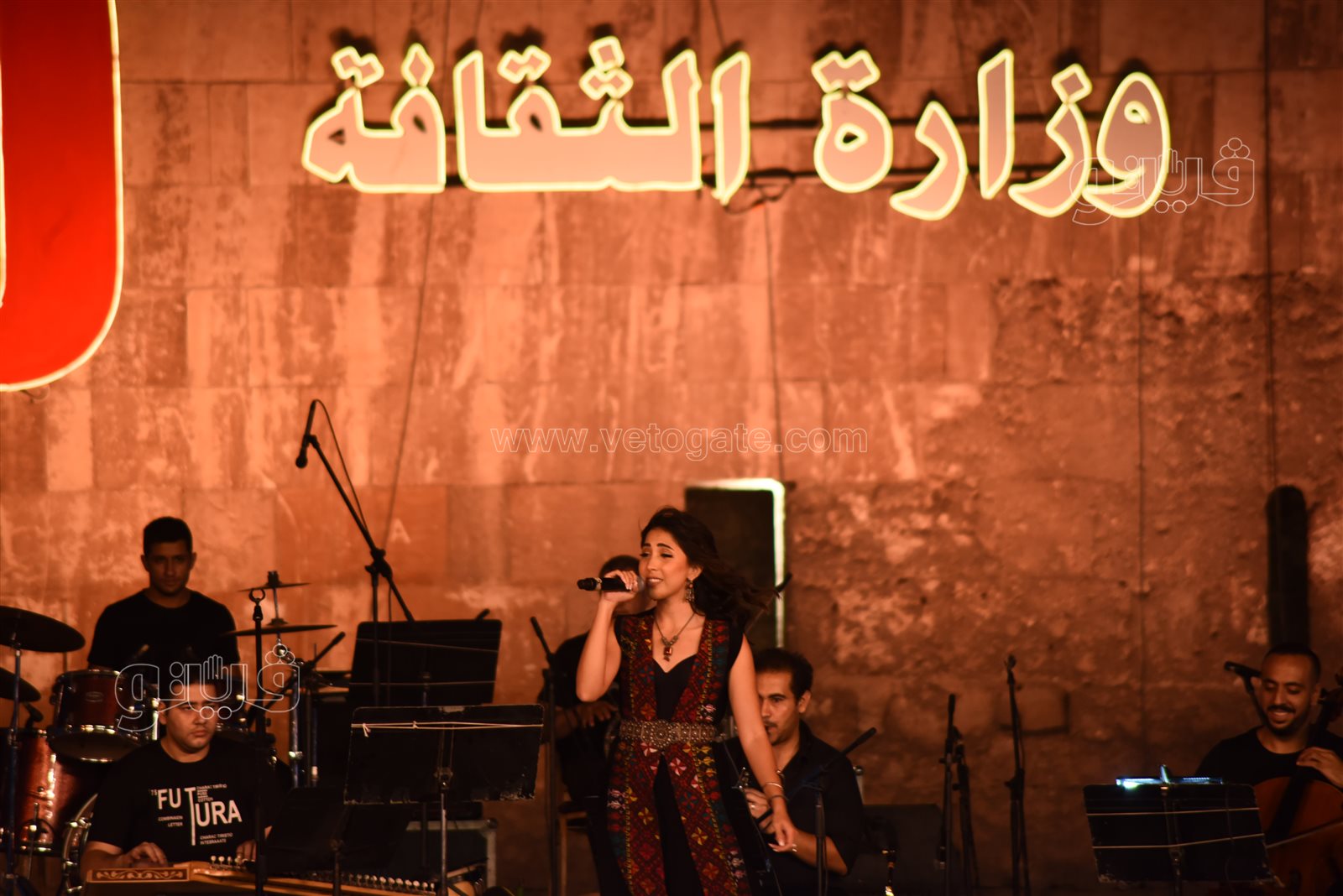 تألقت بأغنية يالالالي.. مي كمال لجمهور القلعة مبسوطة أنى معاكم لأول مرة (13)