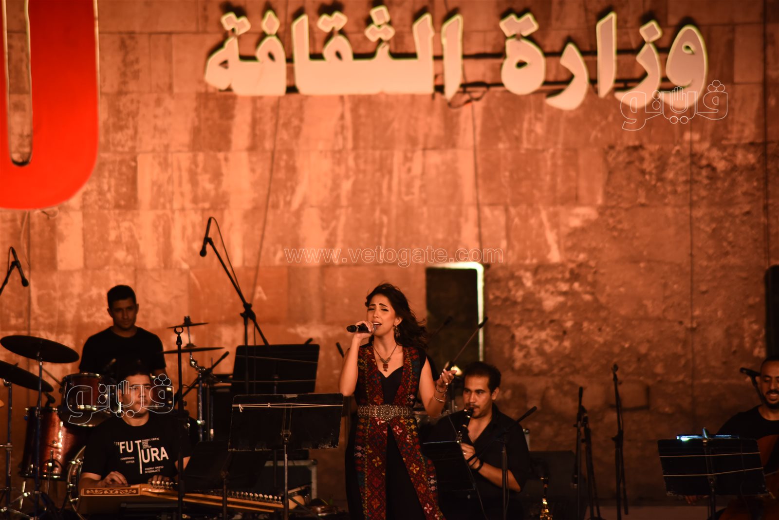 تألقت بأغنية يالالالي.. مي كمال لجمهور القلعة مبسوطة أنى معاكم لأول مرة (14)