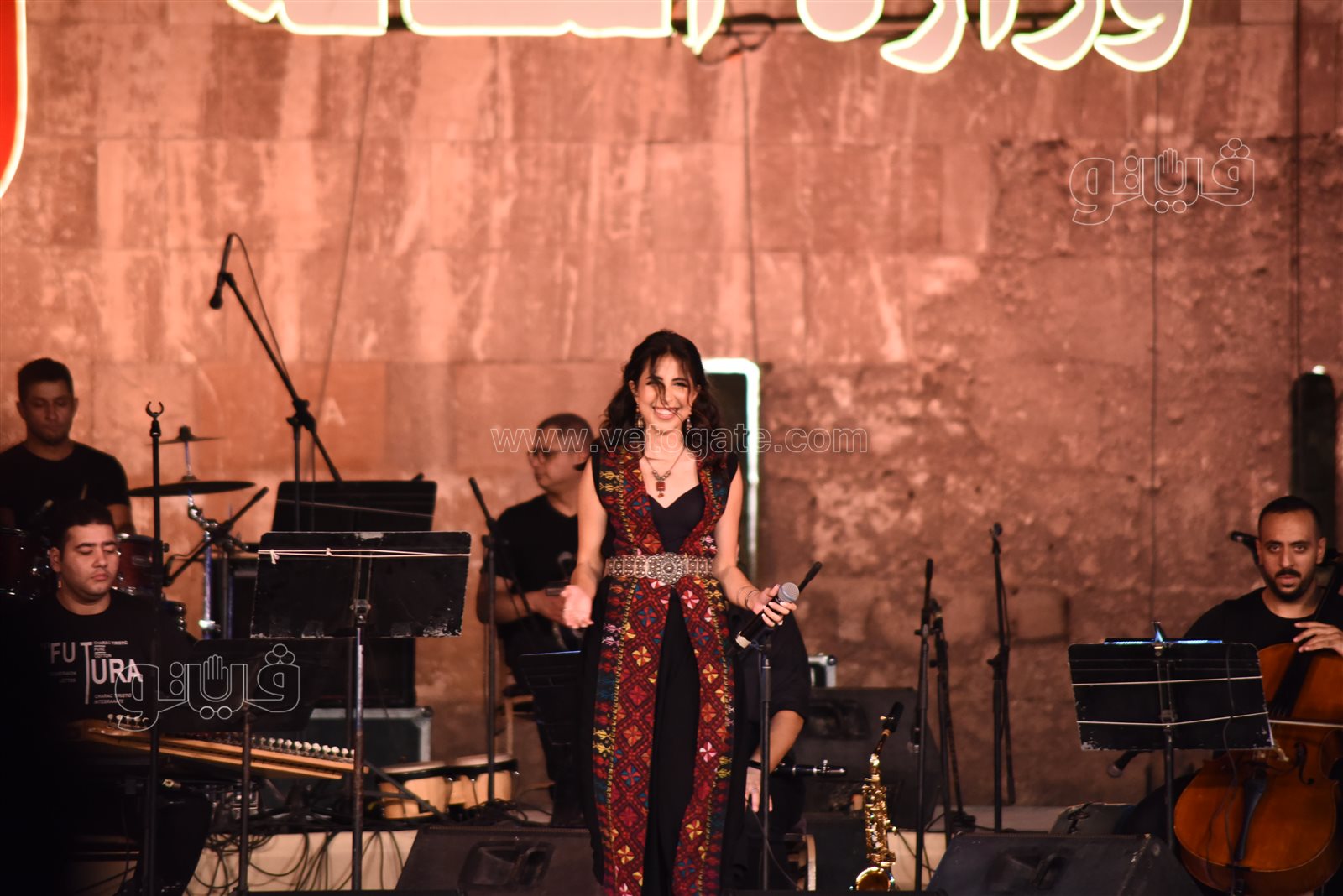 تألقت بأغنية يالالالي.. مي كمال لجمهور القلعة مبسوطة أنى معاكم لأول مرة (4)