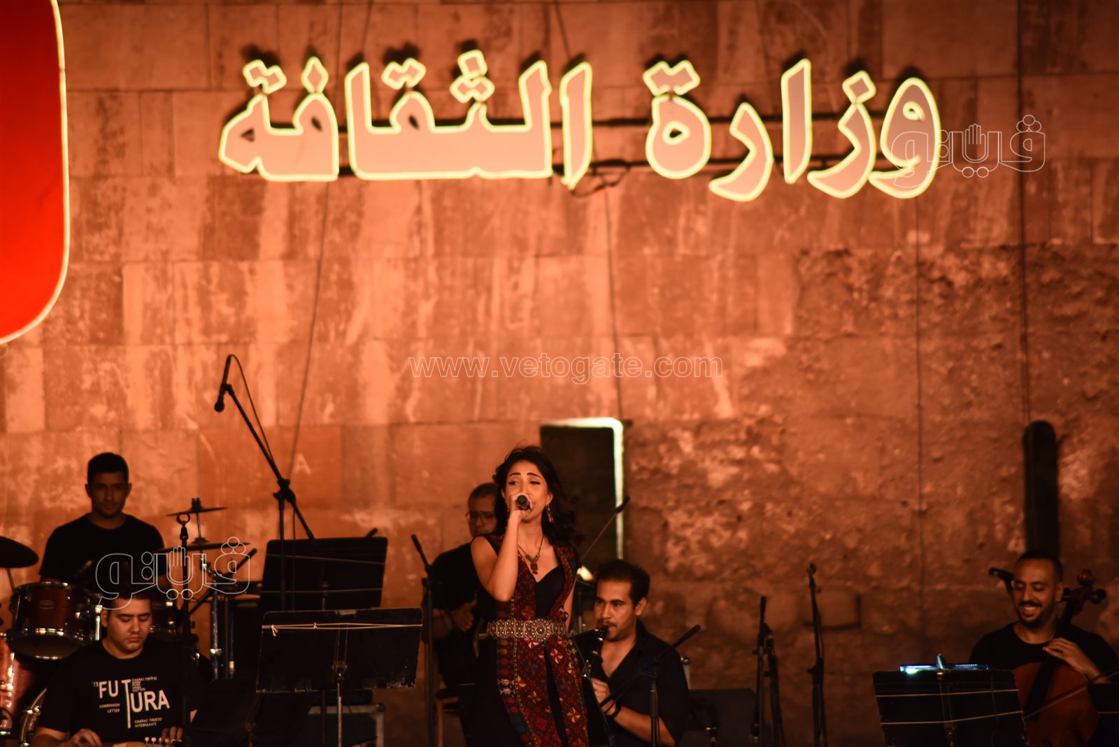 تألقت بأغنية يالالالي.. مي كمال لجمهور القلعة مبسوطة أنى معاكم لأول مرة (12)