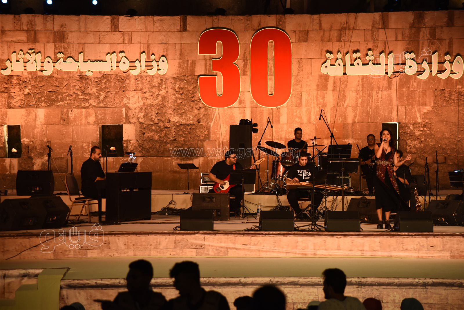 تألقت بأغنية يالالالي.. مي كمال لجمهور القلعة مبسوطة أنى معاكم لأول مرة (16)