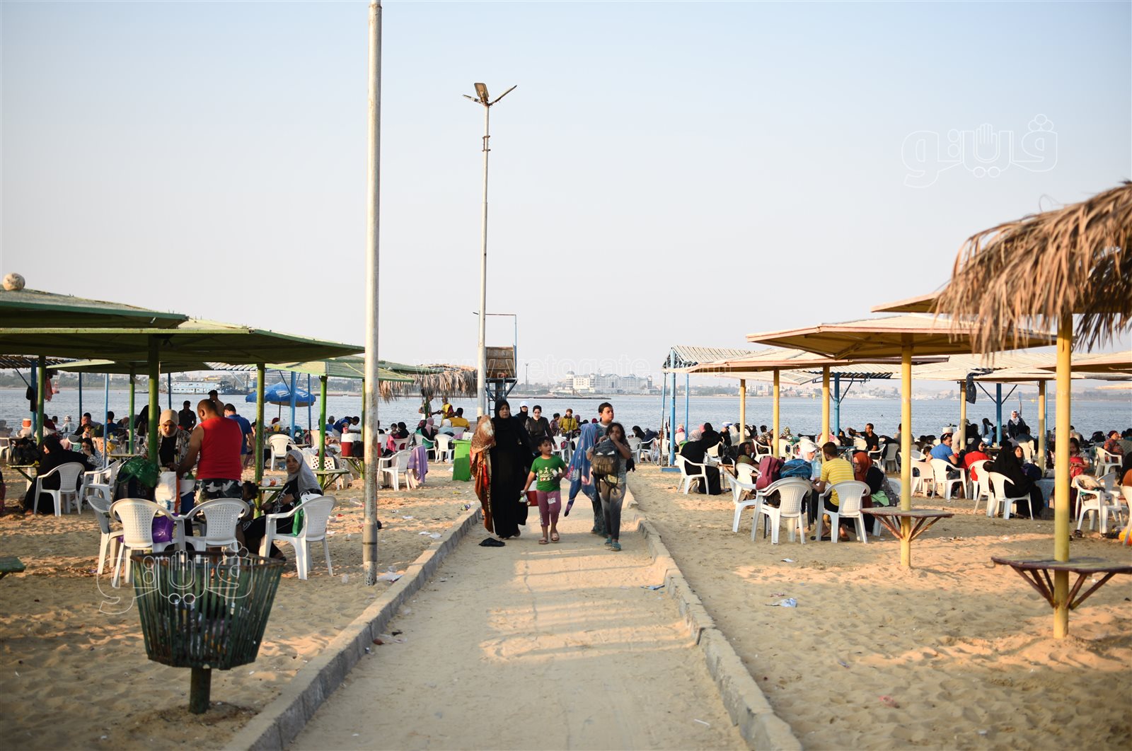 البحر يحب اللمة.. لحظات المرح والسعادة على شاطئ الفيروز بالإسماعيلية (2)