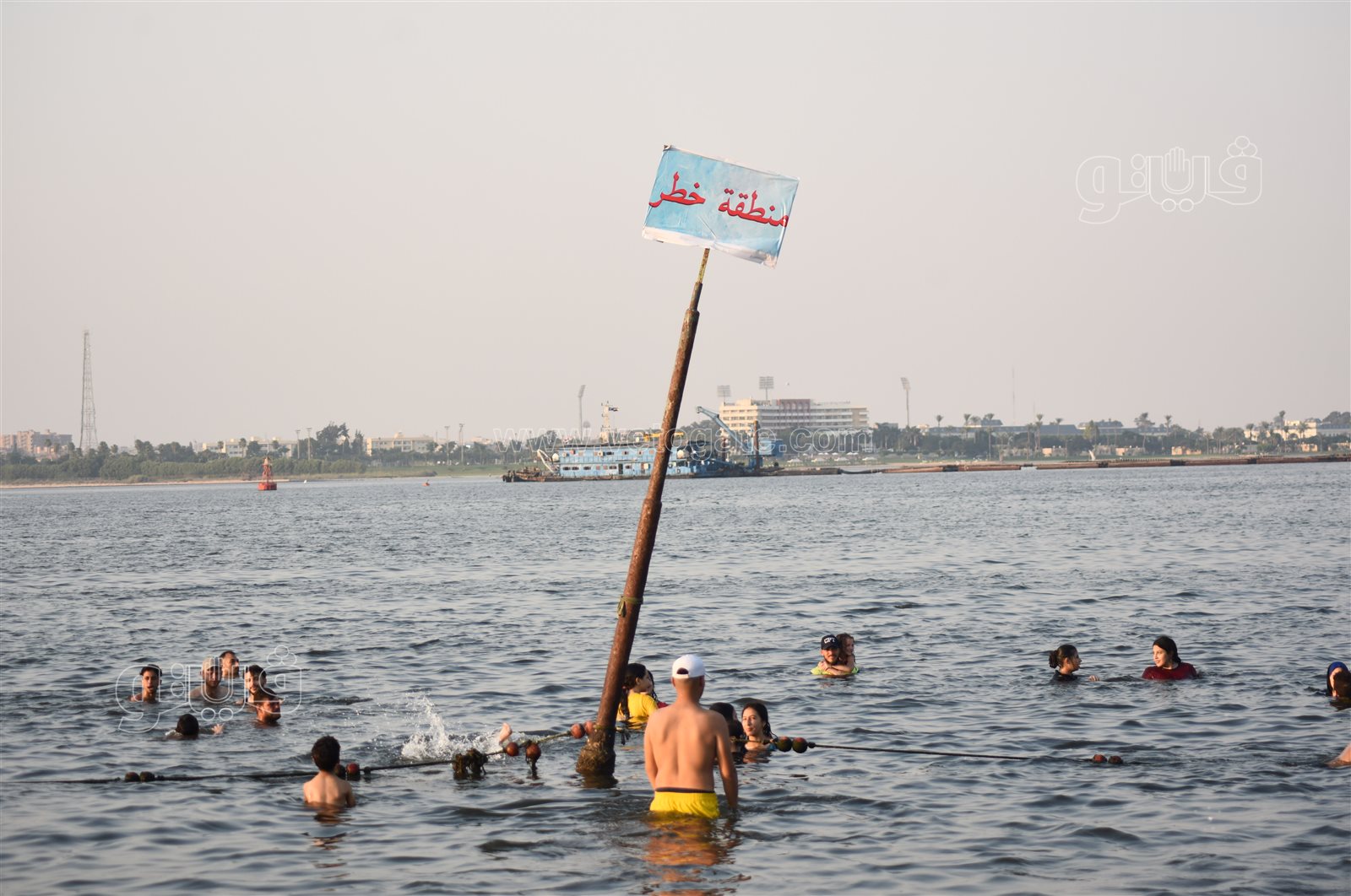 البحر يحب اللمة.. لحظات المرح والسعادة على شاطئ الفيروز بالإسماعيلية (5)