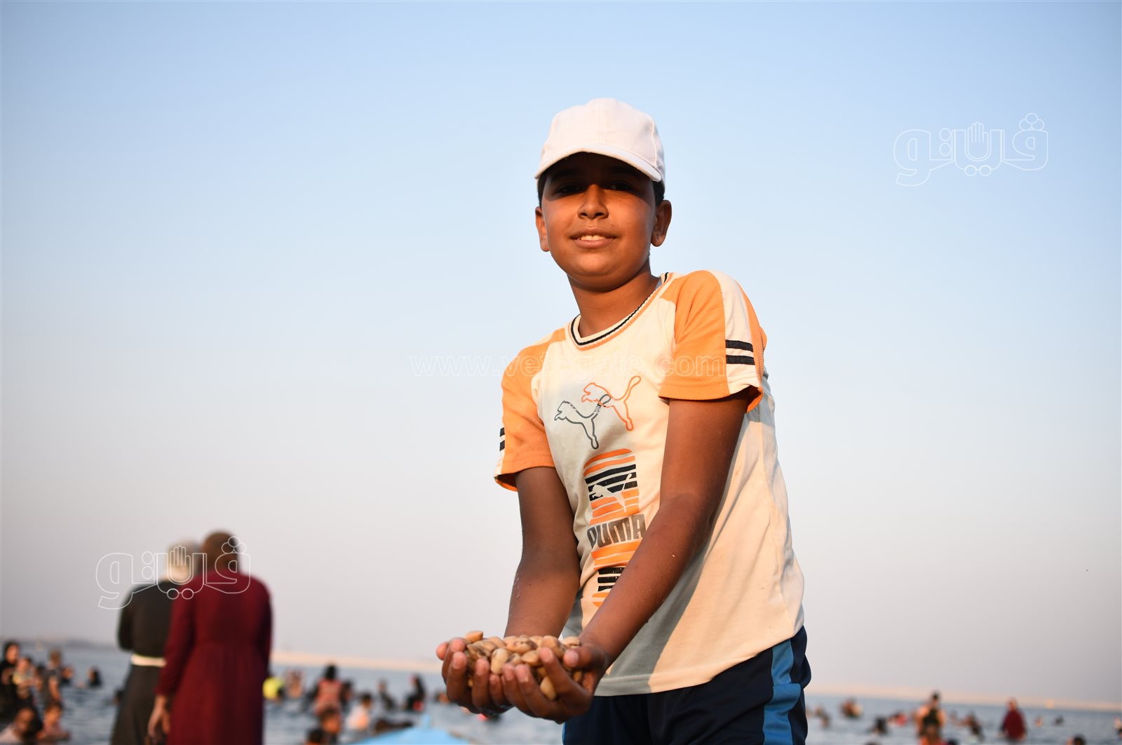 البحر يحب اللمة.. لحظات المرح والسعادة على شاطئ الفيروز بالإسماعيلية (17)