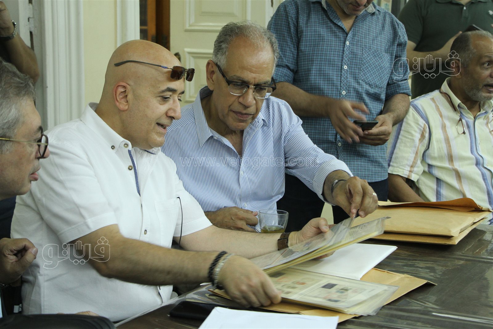 السر في والده.. حكاية دكتور أمراض النساء مع طوابع بريد العالم (24)