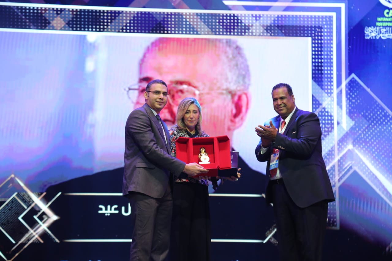 القاهرة للمسرح التجريبي يكرم 5 رموز خلال حفل الافتتاح (6)