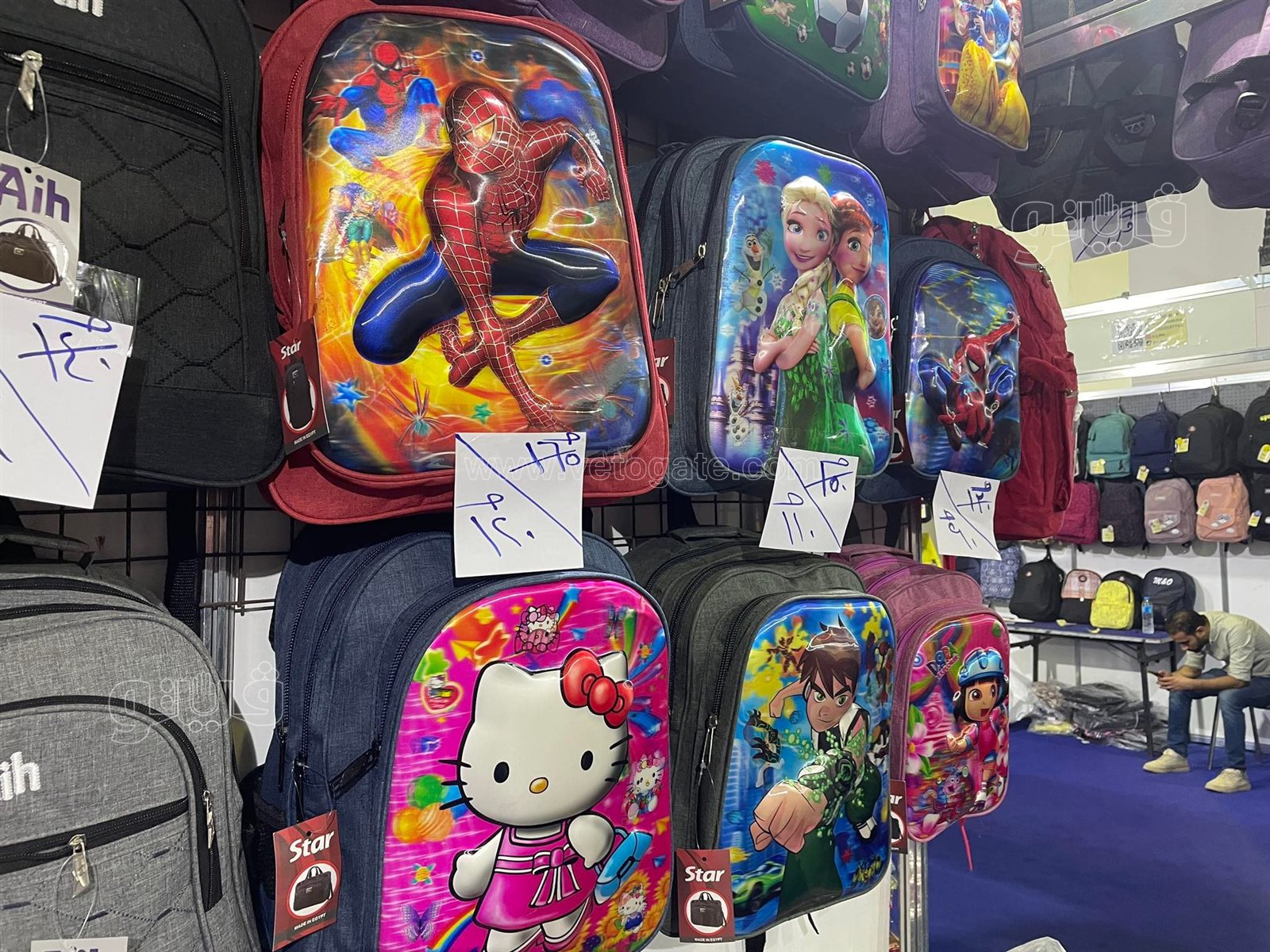 خصم 30% وضمان عام كامل.. أسعار الحقائب بمعرض أهلا مدارس (14)