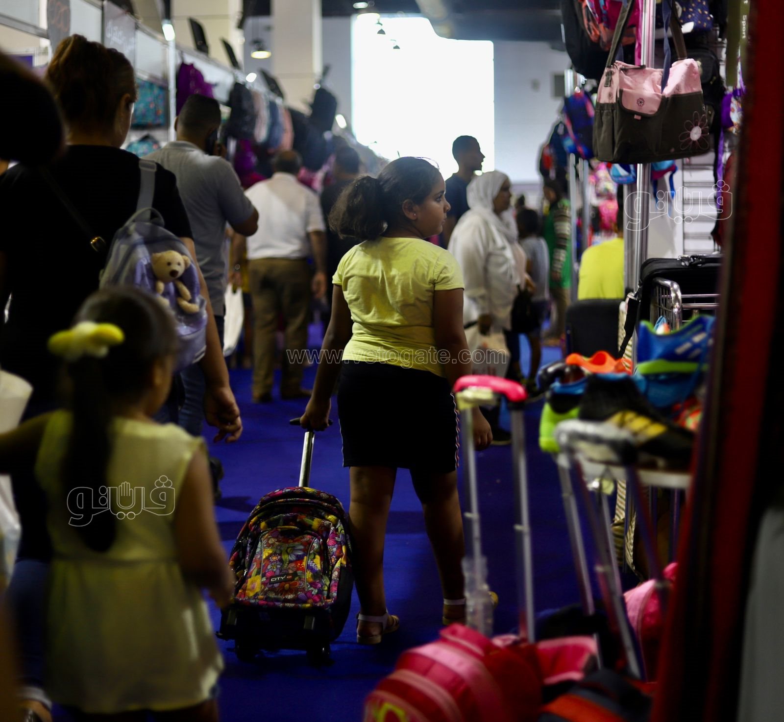 يودعون الإجازة الكبيرة.. رحلة الأبناء والأباء في معرض أهلا مدارس 2022 (30)