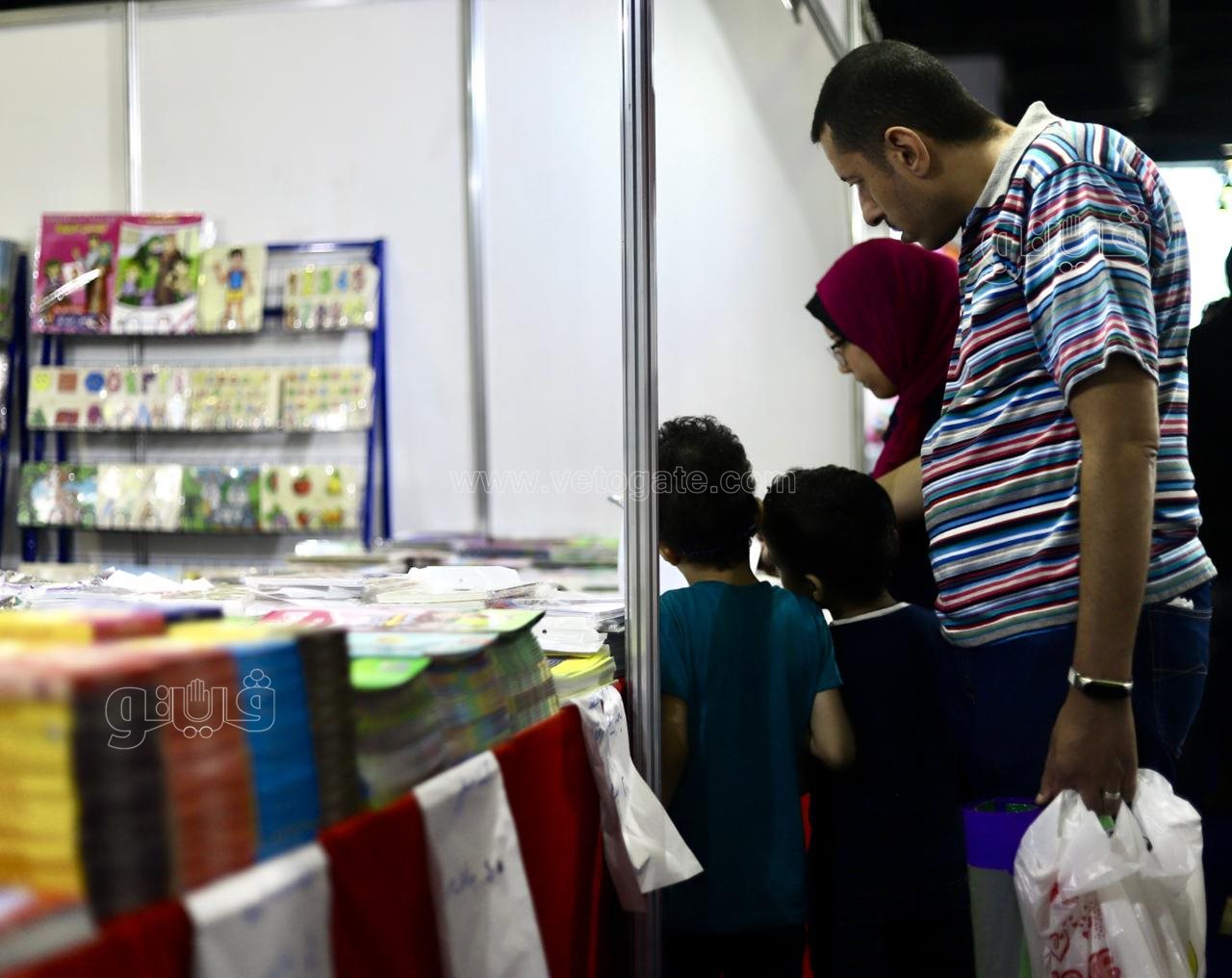 يودعون الإجازة الكبيرة.. رحلة الأبناء والأباء في معرض أهلا مدارس 2022 (37)