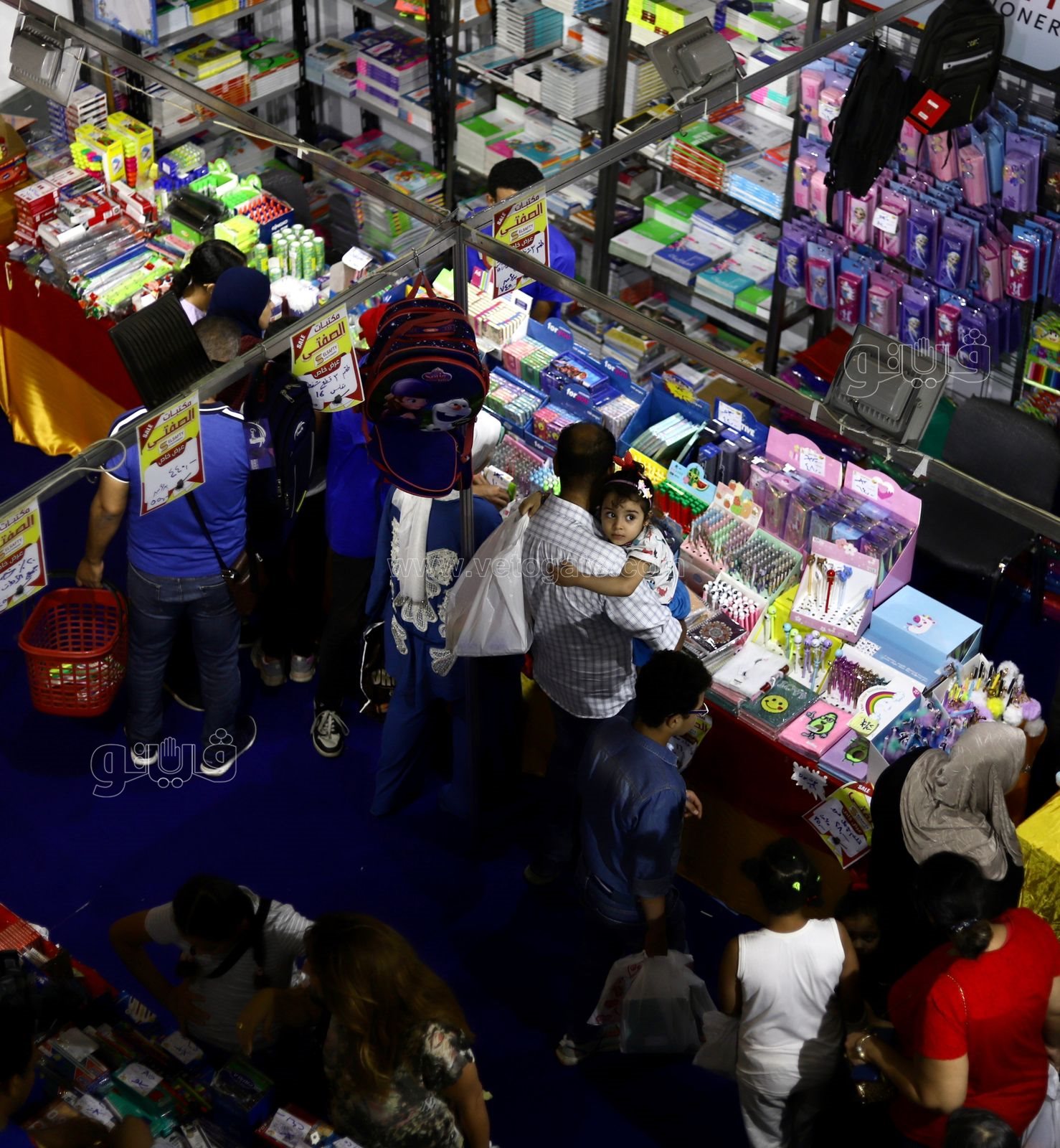 يودعون الإجازة الكبيرة.. رحلة الأبناء والأباء في معرض أهلا مدارس 2022 (39)