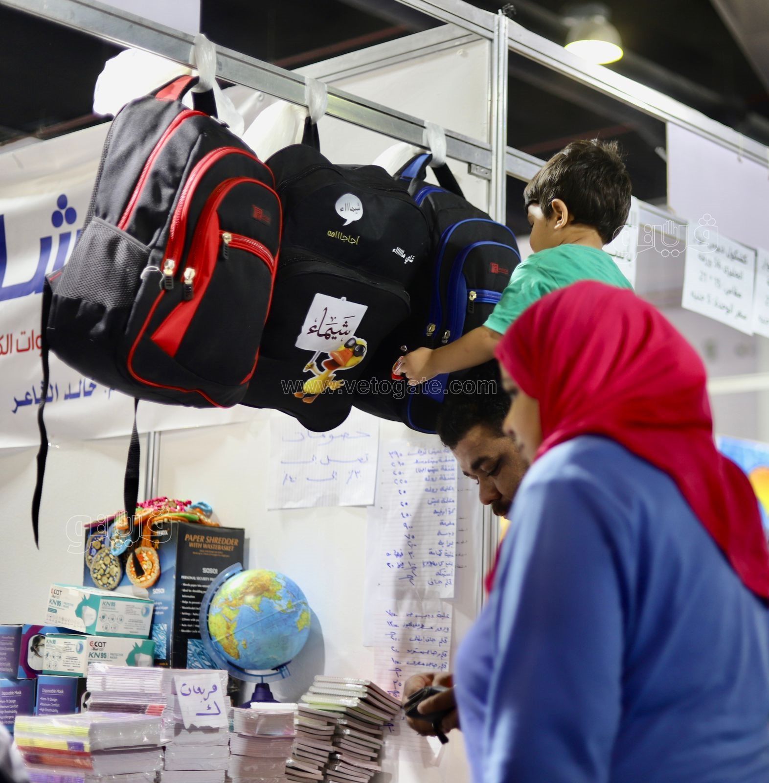 يودعون الإجازة الكبيرة.. رحلة الأبناء والأباء في معرض أهلا مدارس 2022 (40)