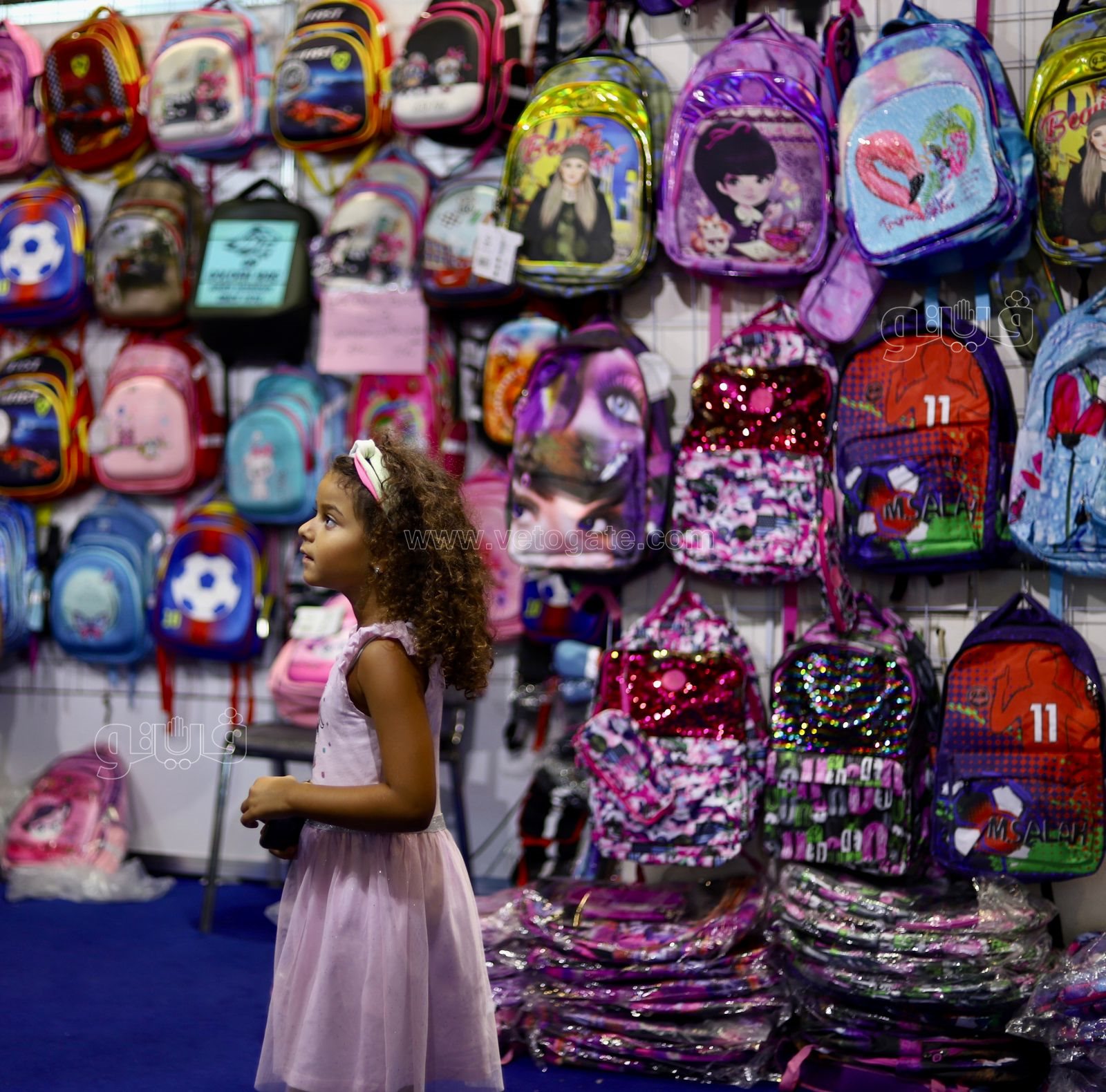 يودعون الإجازة الكبيرة.. رحلة الأبناء والأباء في معرض أهلا مدارس 2022 (49)