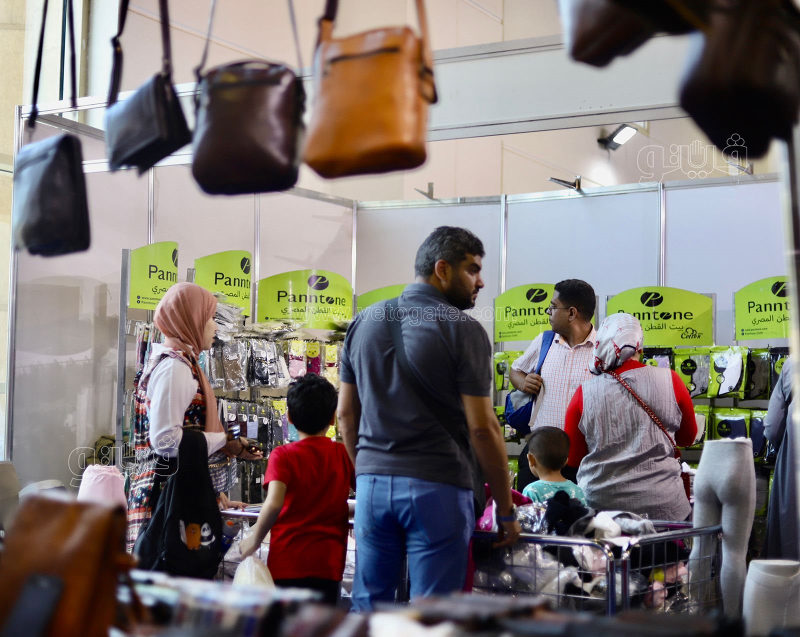 يودعون الإجازة الكبيرة.. رحلة الأبناء والأباء في معرض أهلا مدارس 2022 (51)