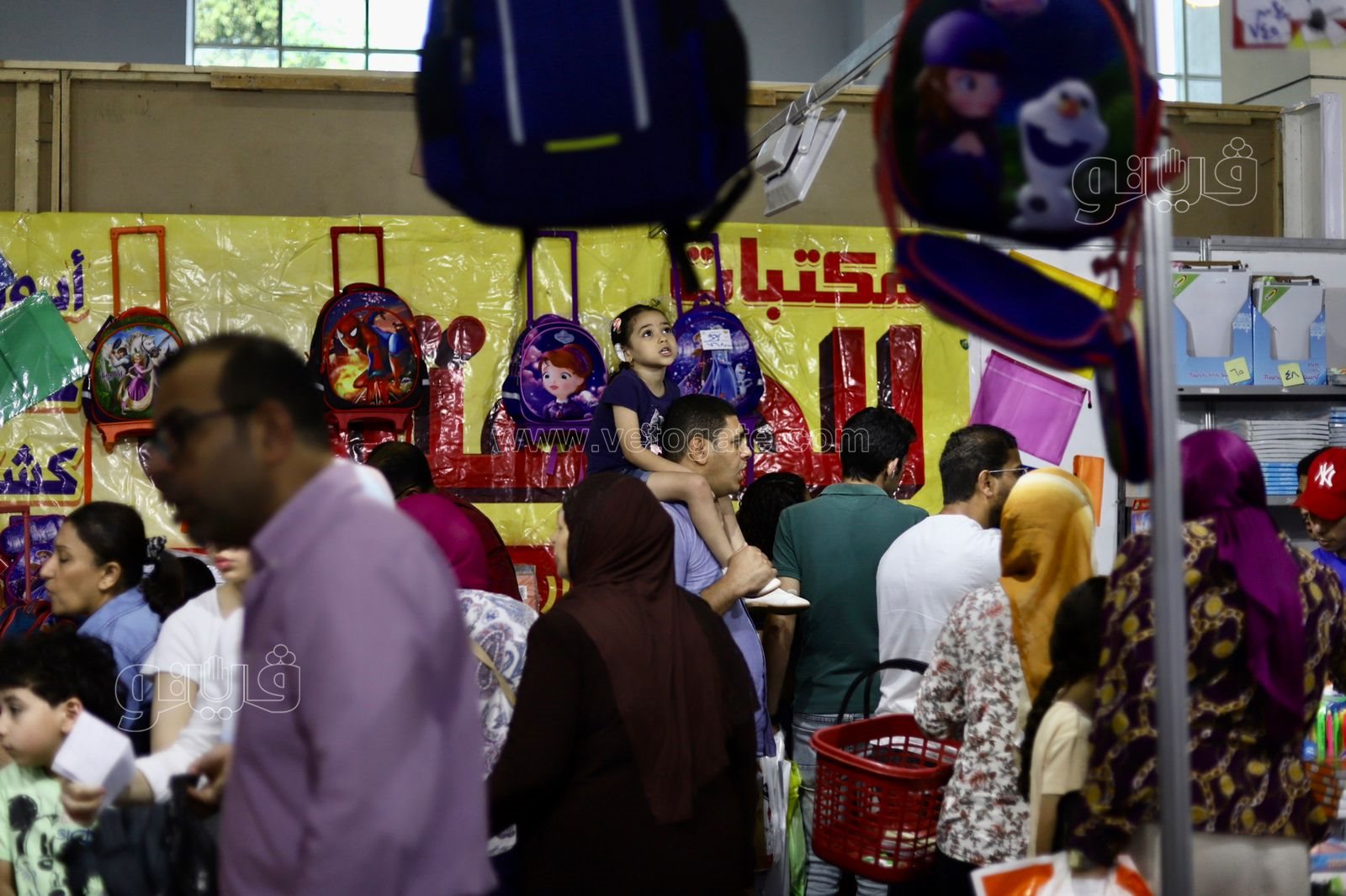 يودعون الإجازة الكبيرة.. رحلة الأبناء والأباء في معرض أهلا مدارس 2022 (52)