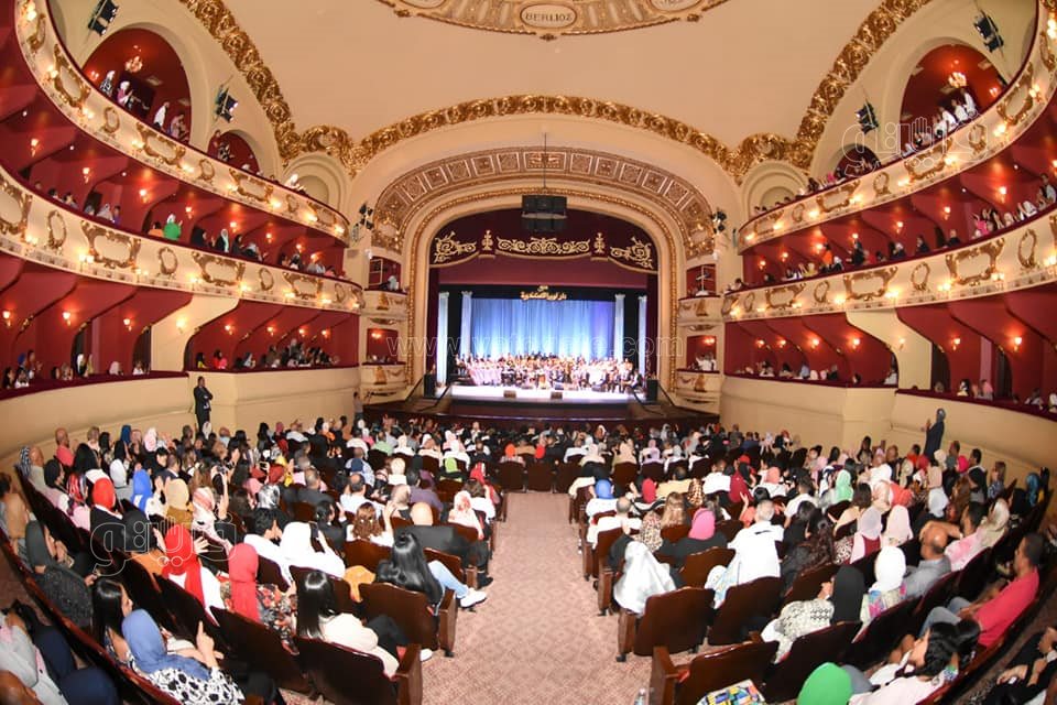  إبداعات سعيد الأرتيست تبهر جمهور أوبرا الإسكندرية (6)