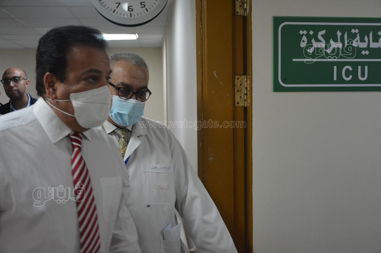 وزير الصحة يتفقد مستشفى الهرم التخصصي.. ويوجه بتطوير معامل مدارس التمريض (6)