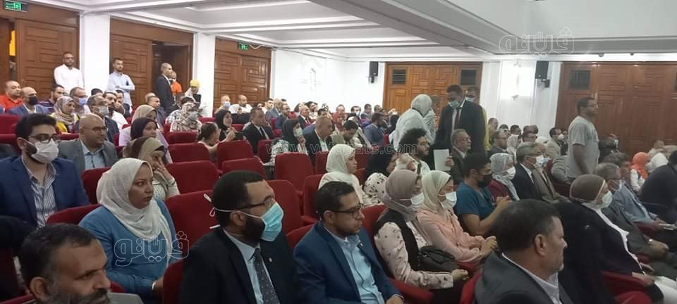 حسين خيري يكرم الأطباء المثاليين ضربوا نموذجًا في التضحية من أجل الوطن (1)