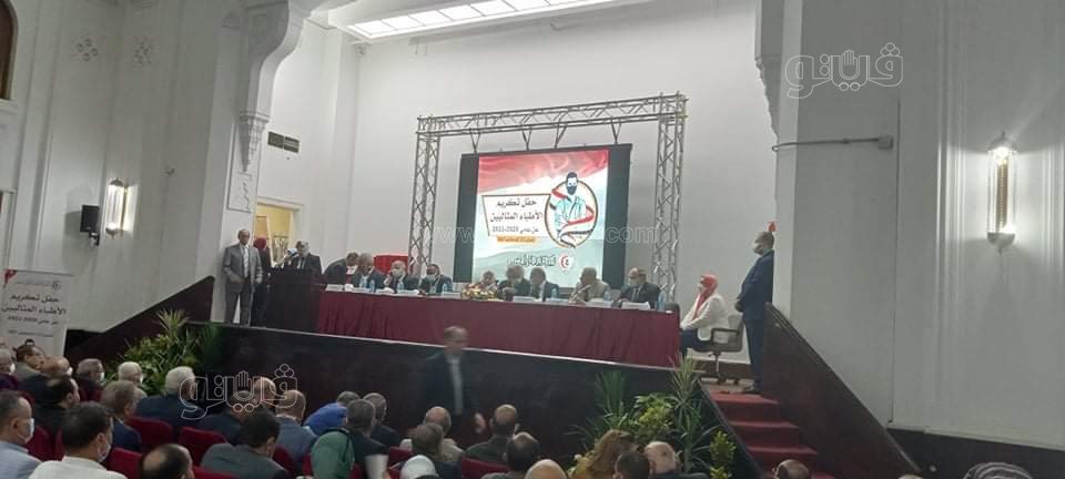 حسين خيري يكرم الأطباء المثاليين ضربوا نموذجًا في التضحية من أجل الوطن (5)