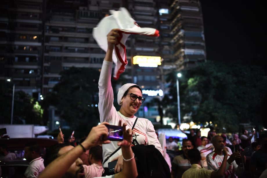 احتفالات جماهير الزمالك في جامعة الدول (4)