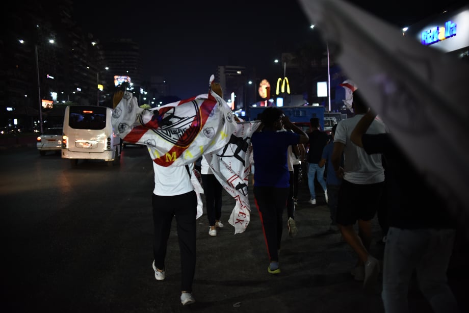 احتفالات جماهير الزمالك في جامعة الدول (9)