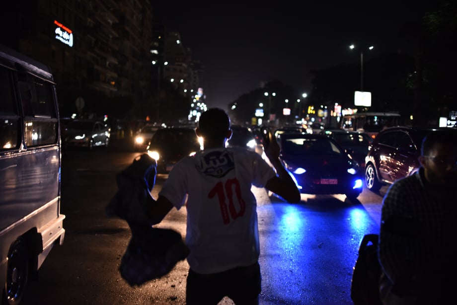 احتفالات جماهير الزمالك في جامعة الدول (12)