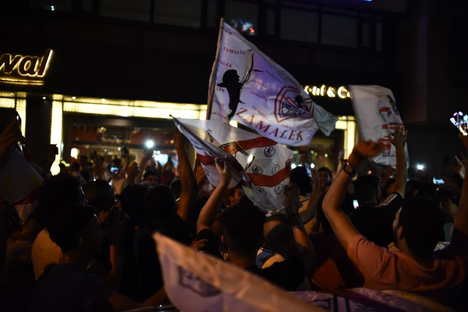 احتفالات جماهير الزمالك في جامعة الدول (13)