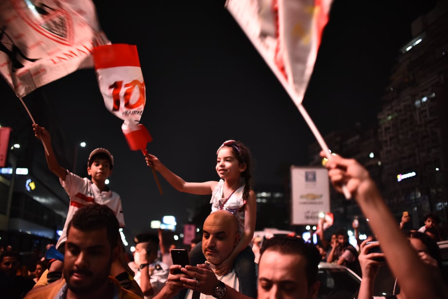 احتفالات جماهير الزمالك في جامعة الدول (15)