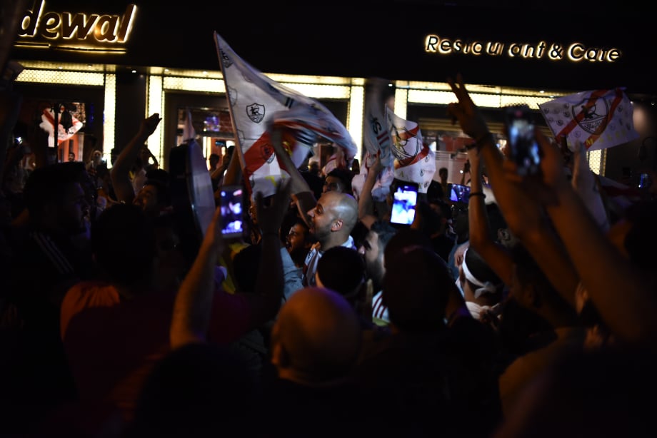 احتفالات جماهير الزمالك في جامعة الدول (19)