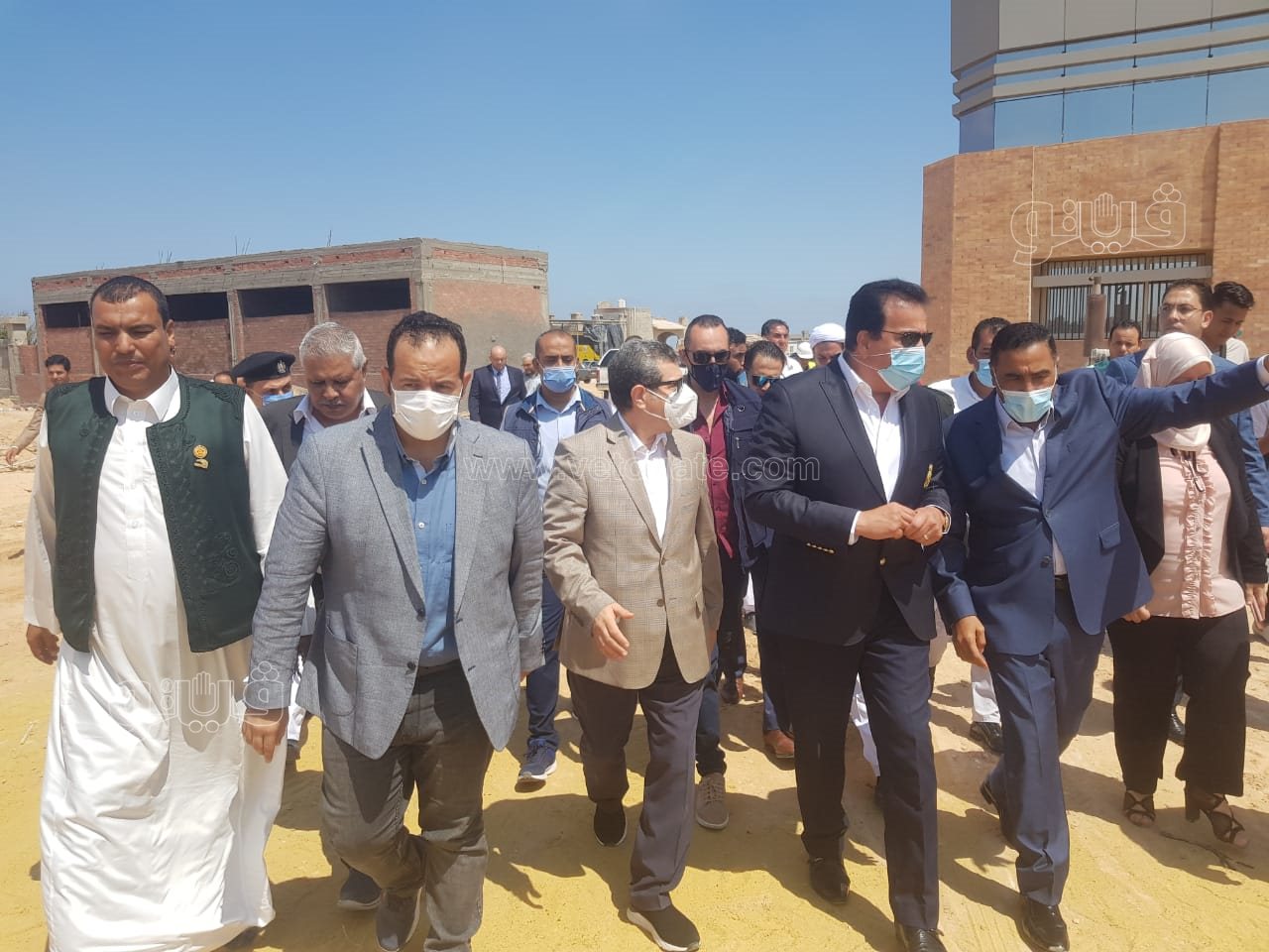 وزير التعليم العالي يتفقد إنشاءات حرم جامعة مطروح الجديد (4)
