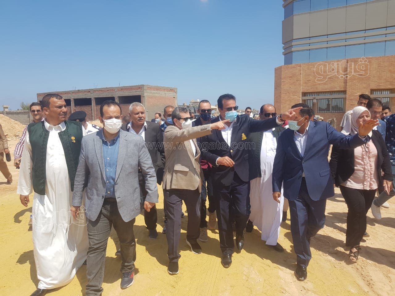 وزير التعليم العالي يتفقد إنشاءات حرم جامعة مطروح الجديد (7)