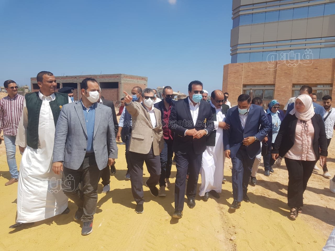 وزير التعليم العالي يتفقد إنشاءات حرم جامعة مطروح الجديد (11)