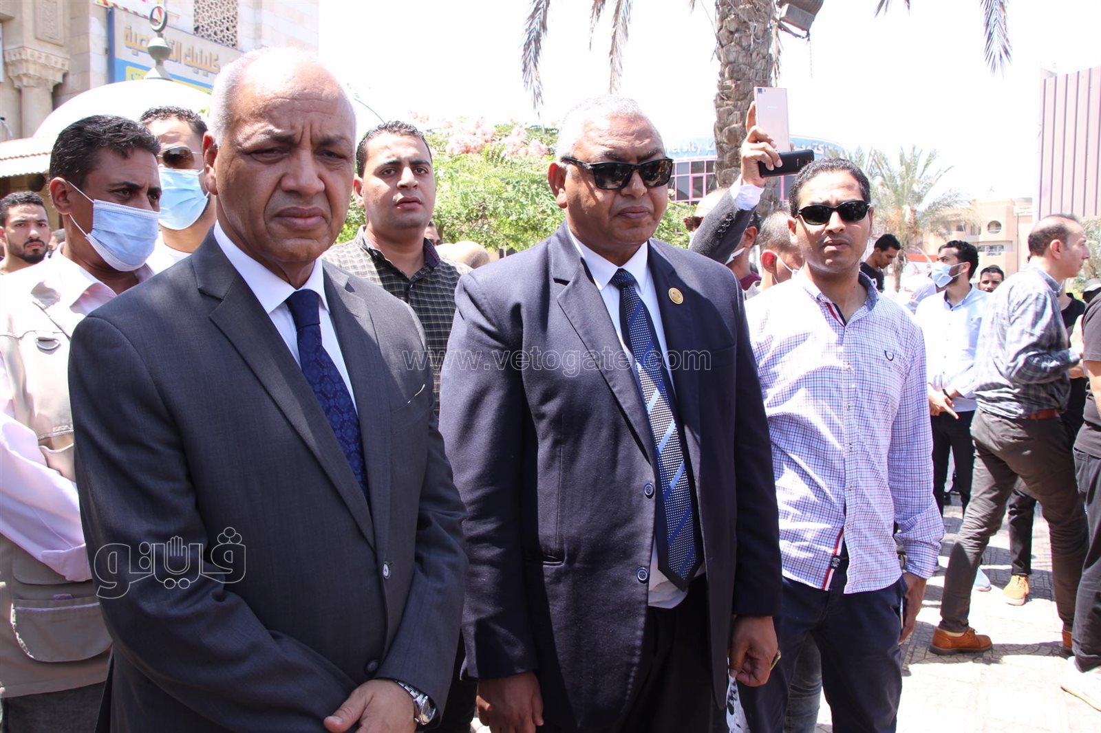 لحظة اقامة صلاة الجنازة على روح الاعلامى حمدي الكنيسي بمسجد الحصري (3)