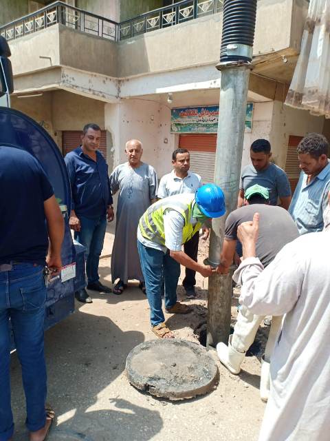 يأمر بكسح وسحب تجمعات مياه الصرف 4