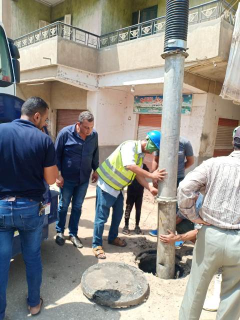 يأمر بكسح وسحب تجمعات مياه الصرف 5