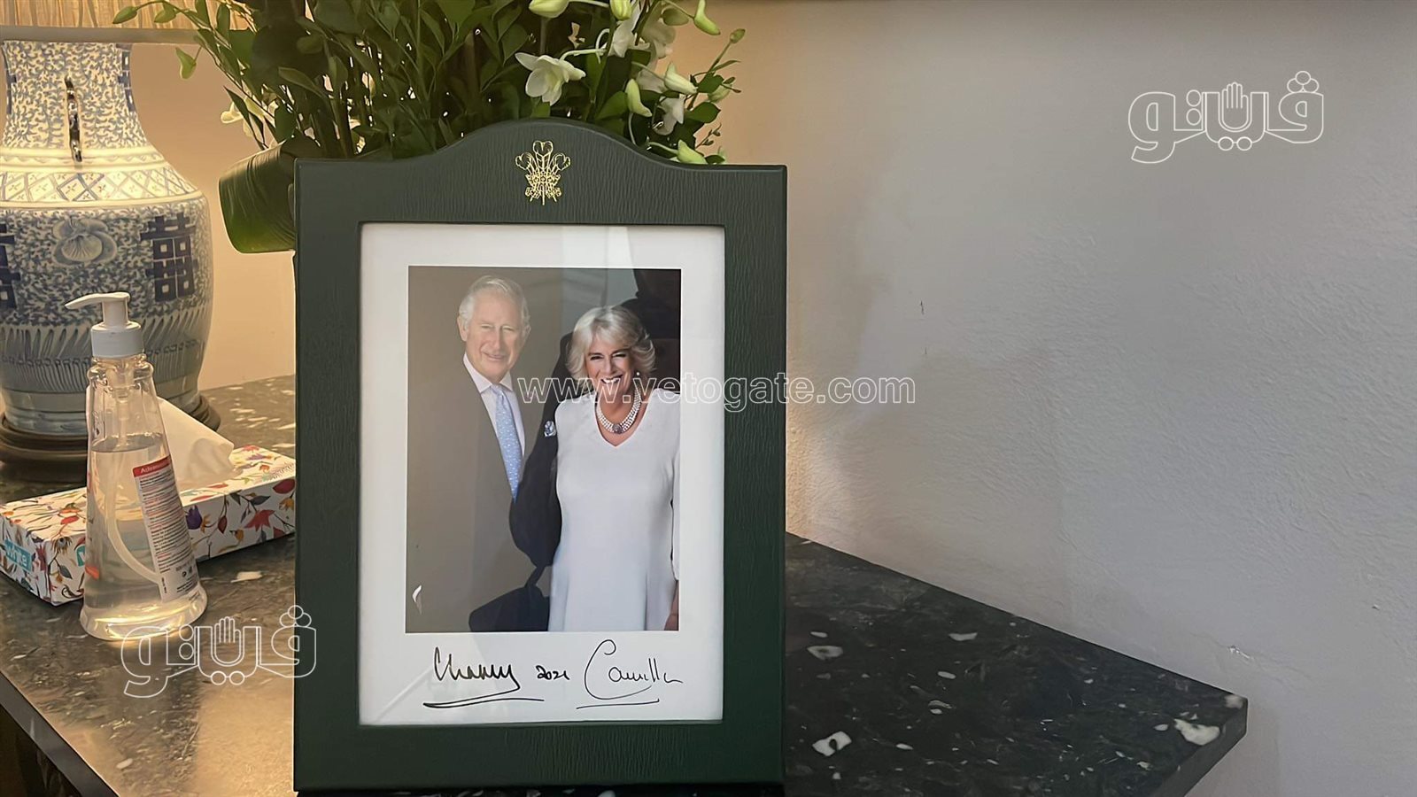 التوقيع في دفتر عزاء الملكة إليزابيث (7)