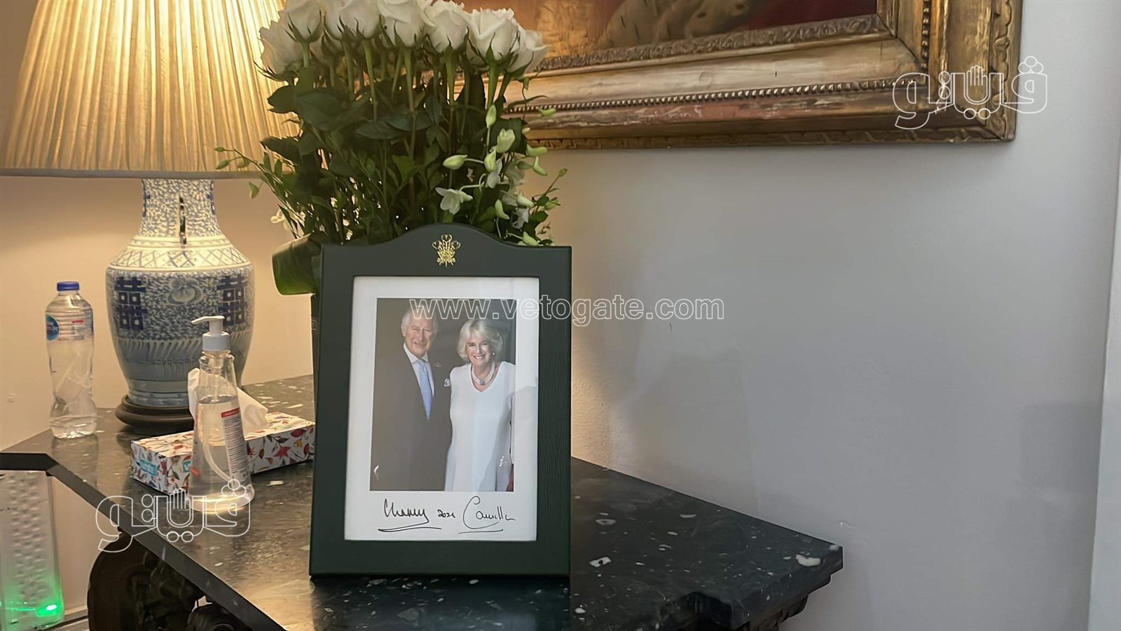 التوقيع في دفتر عزاء الملكة إليزابيث (8)