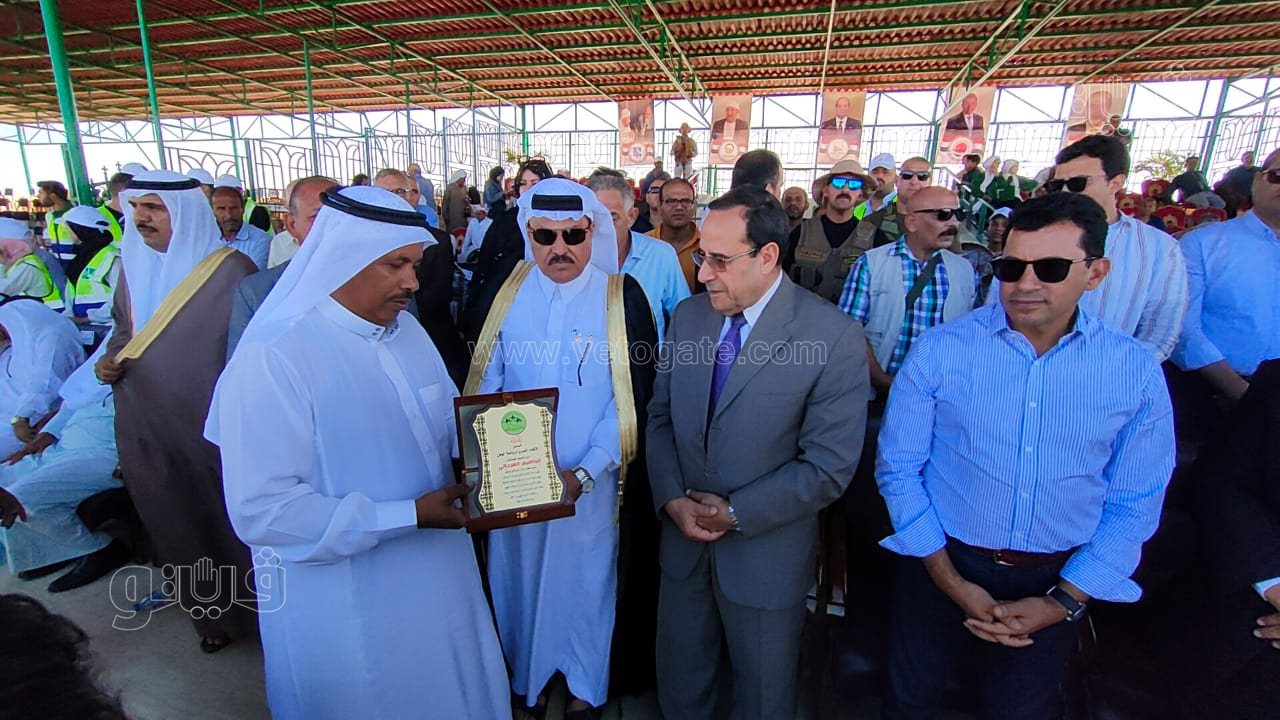 وزير الرياضة يسلم جوائز مسابقة الهجن بالعريش (7)