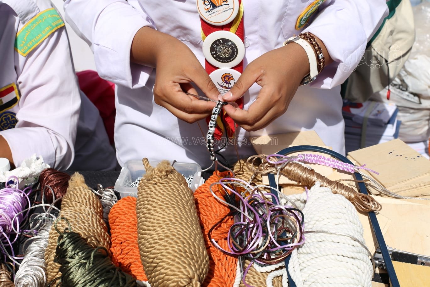 فرق الكشافة تستقبل الطلاب الجدد في أول يوم دراسي بجامعة عين شمس (17)