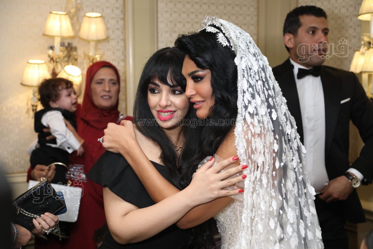 الكينج ونجوم الفن والإعلام يحتفلون بزفاف سالي عبد السلام ومؤمن الباز (6)